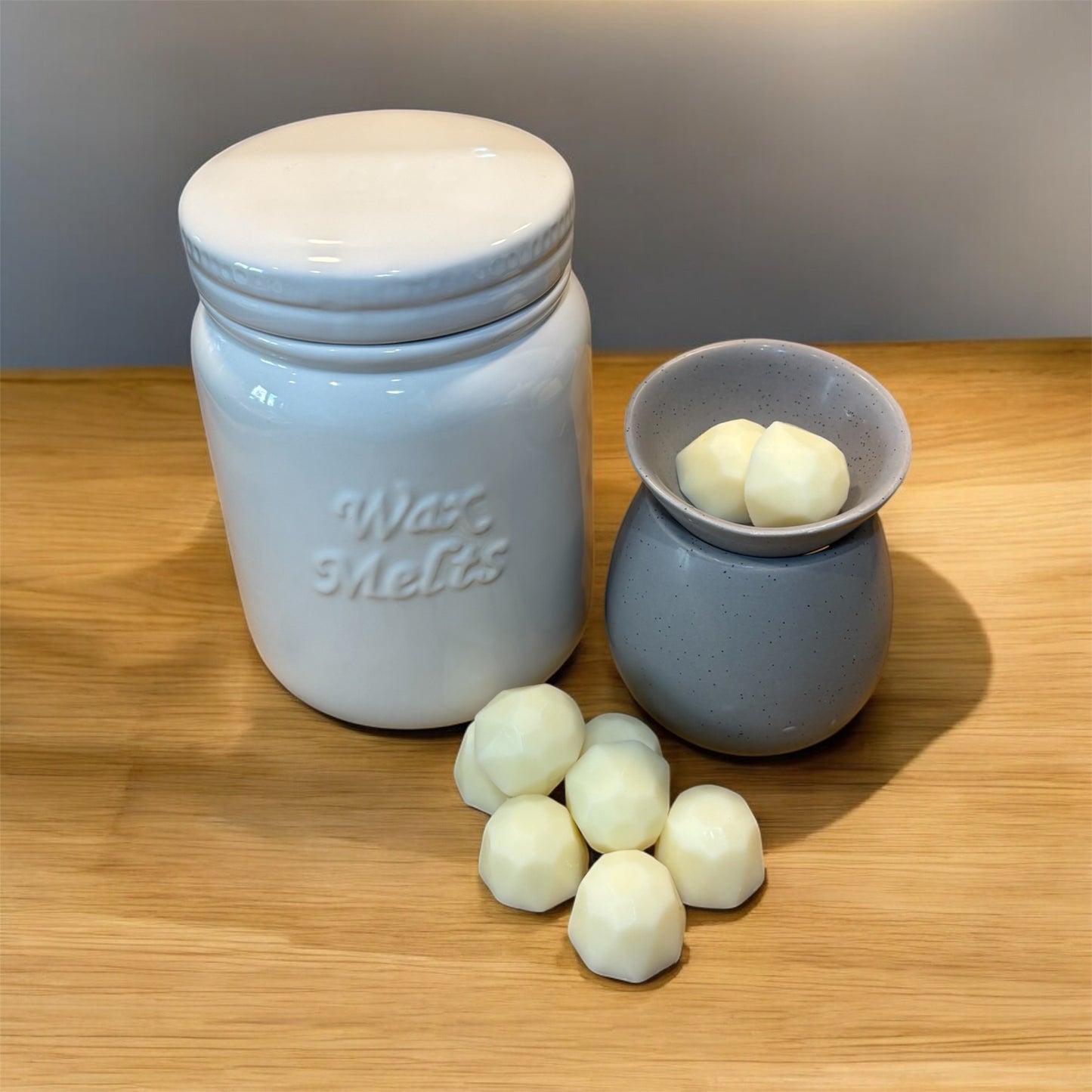 Hand Finished Ceramic Wax Melt Jar with Silicone Seal Lid