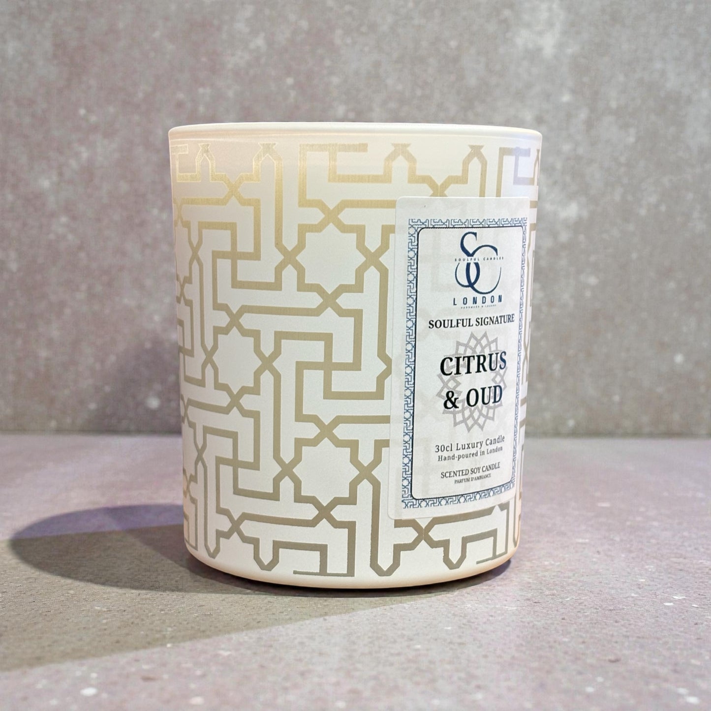 Citrus & Oud luxury soy candle 30cl in geometric engraved glass