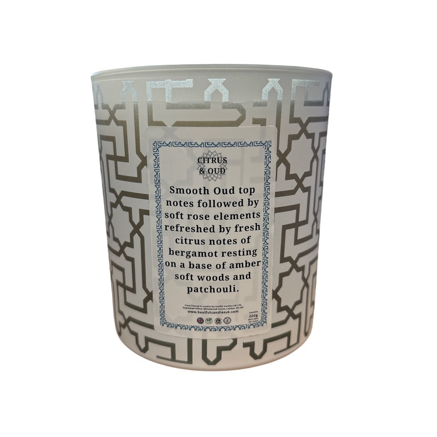 Agrumi e Oud: una fusione audace di agrumi vivaci e oud affumicato, che regala un'esperienza olfattiva ricca ed esotica.