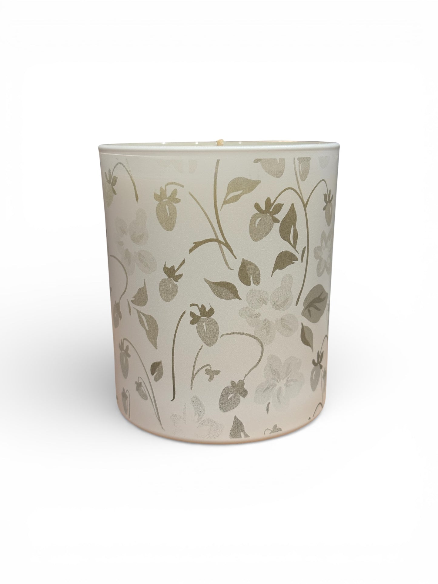 Fresa y Lirio: Una combinación fresca y delicada de dulces fresas y suaves pétalos de lirio, perfecta para crear un ambiente relajante.