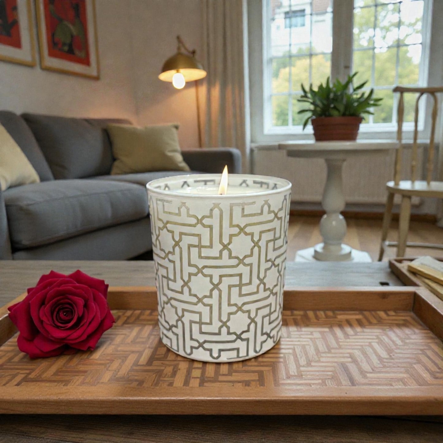 Cítricos y oud: una fusión audaz de cítricos picantes y oud ahumado, que ofrece una experiencia aromática rica y exótica.