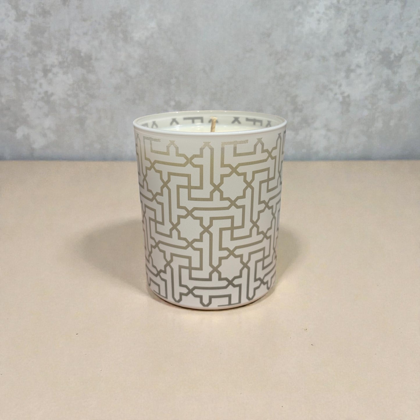 Citrus & Oud luxury candle 30cl in geometric engraved glass